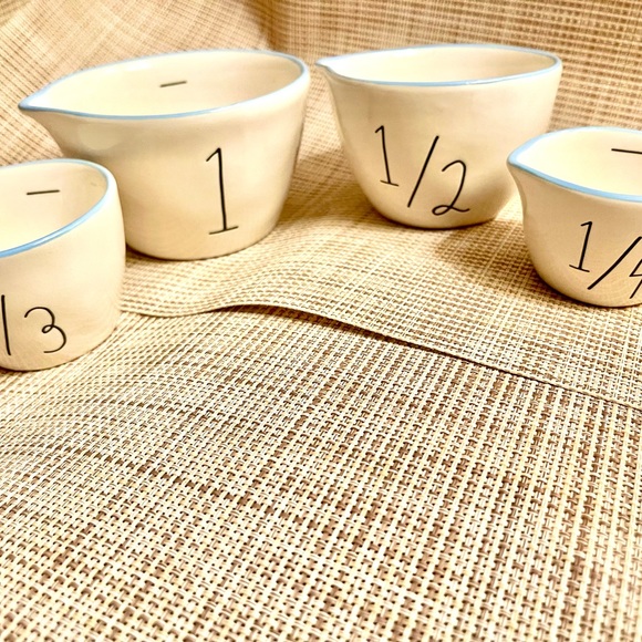 Rae Dunn x Disney Princess Cinderella Measuring Cups Set NWT ceramic baking 🍰 - Picture 5 of 6